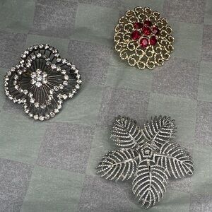 Elegant Gold and Silver Brooch Set